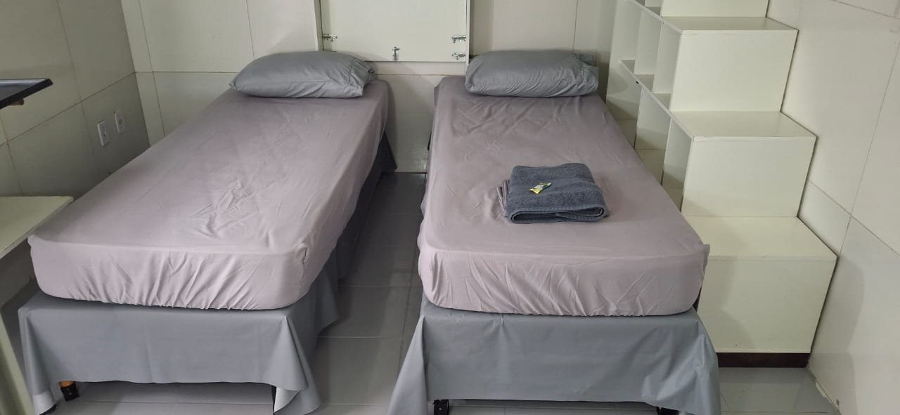 Quarto Duplo com 2 Camas de Solteiro